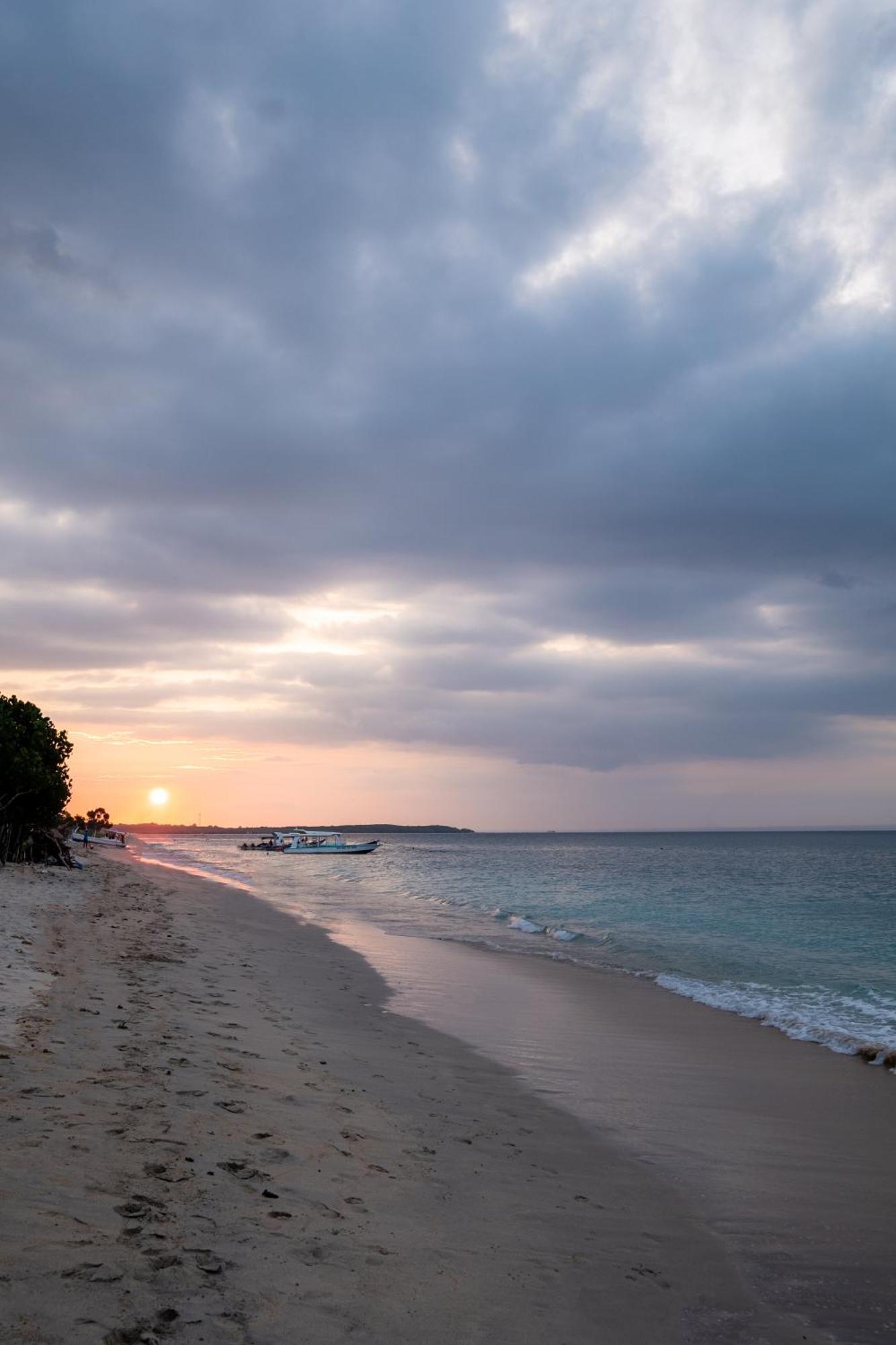 Amp Beach House Toyapakeh Luaran gambar